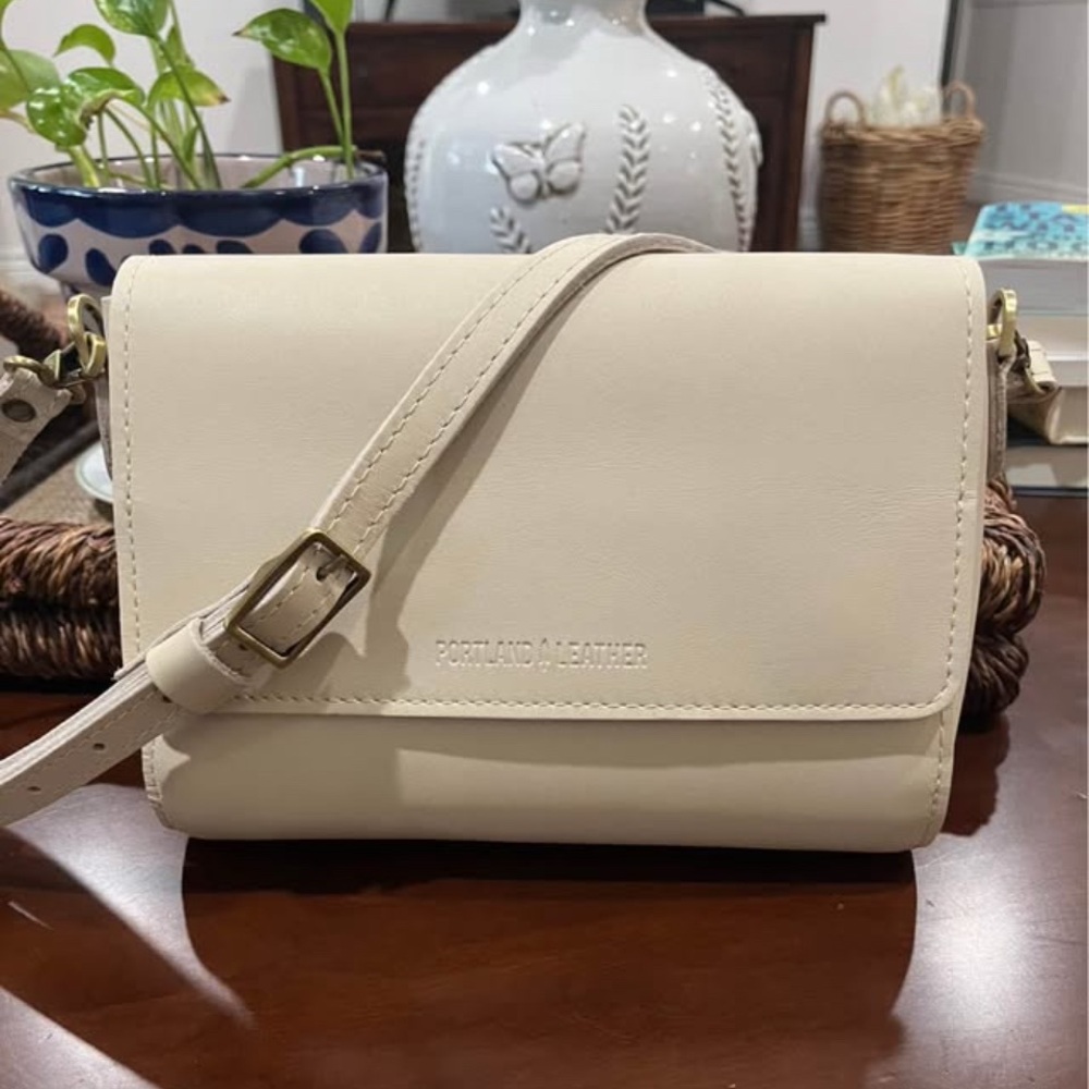 Portland Leather Goods Medium Metro Crossbody in Beautiful Bone